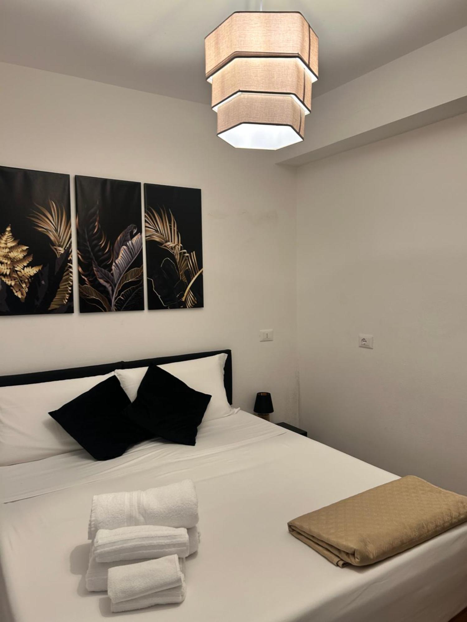 Mondello Suite Apartment Bagian luar foto